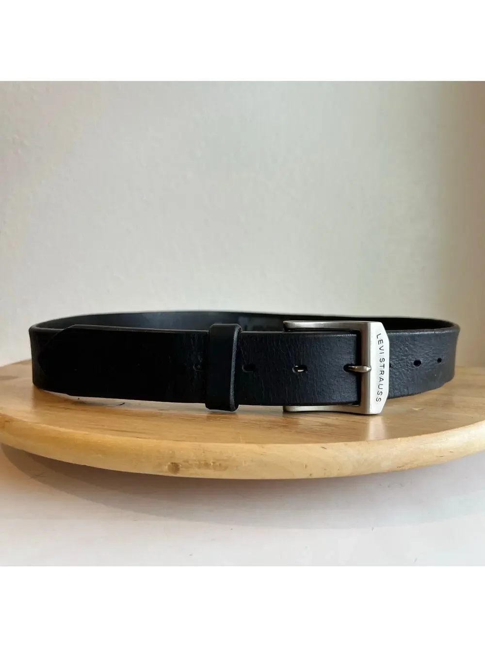 Black Levi's Genuine Leather Silver Buckle Belt Unisex Size Medium